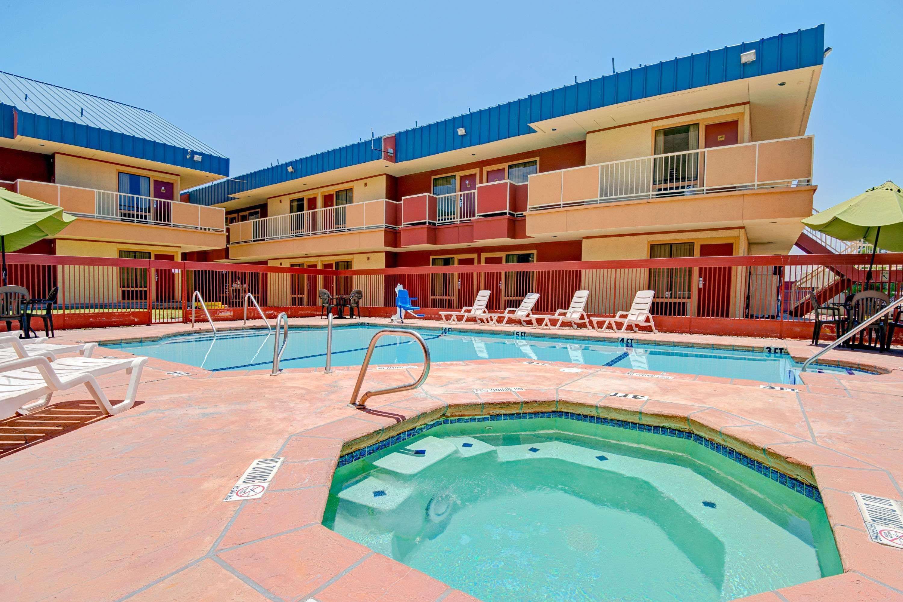 Ramada By Wyndham El Paso Hotel Exterior photo