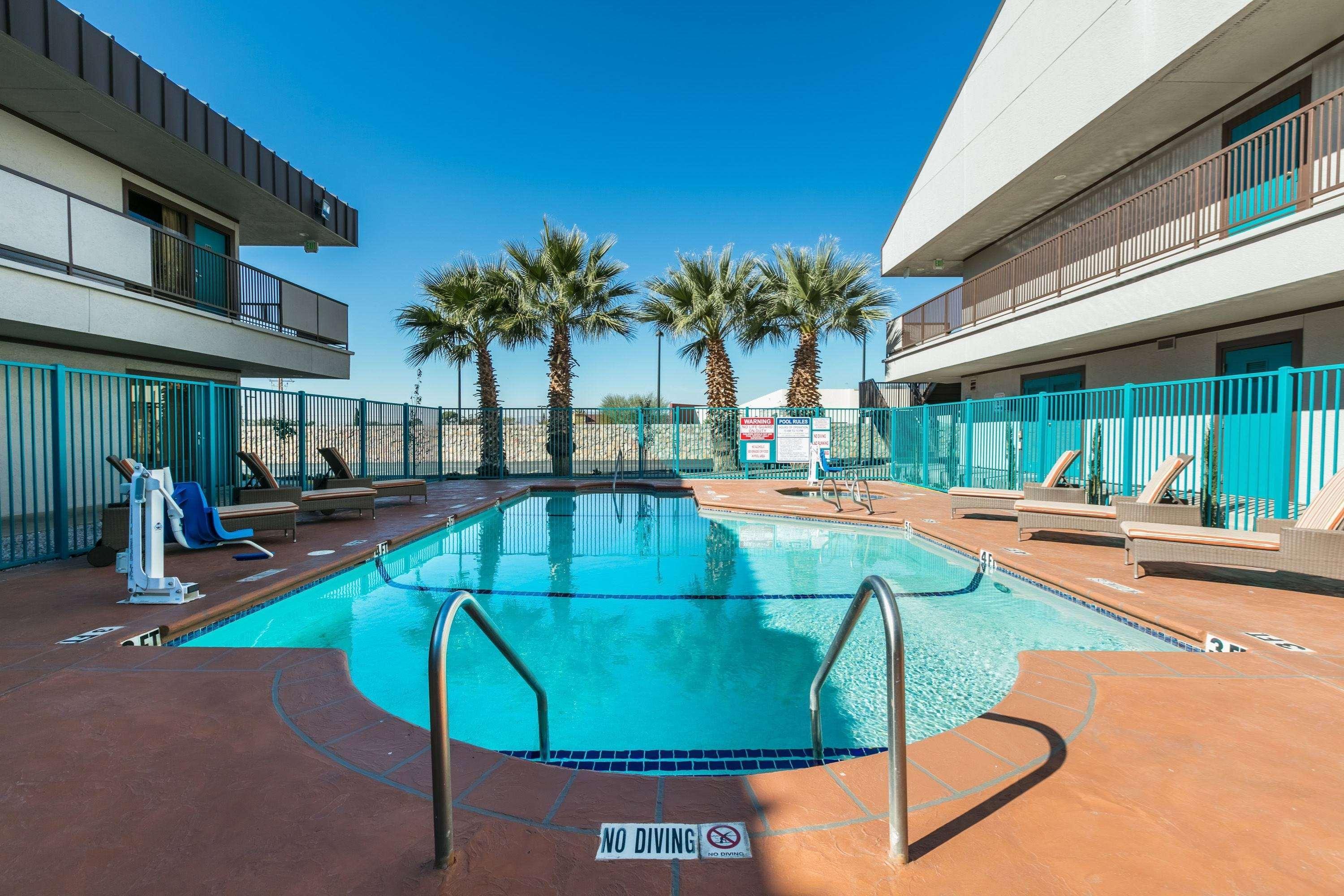 Ramada By Wyndham El Paso Hotel Exterior photo